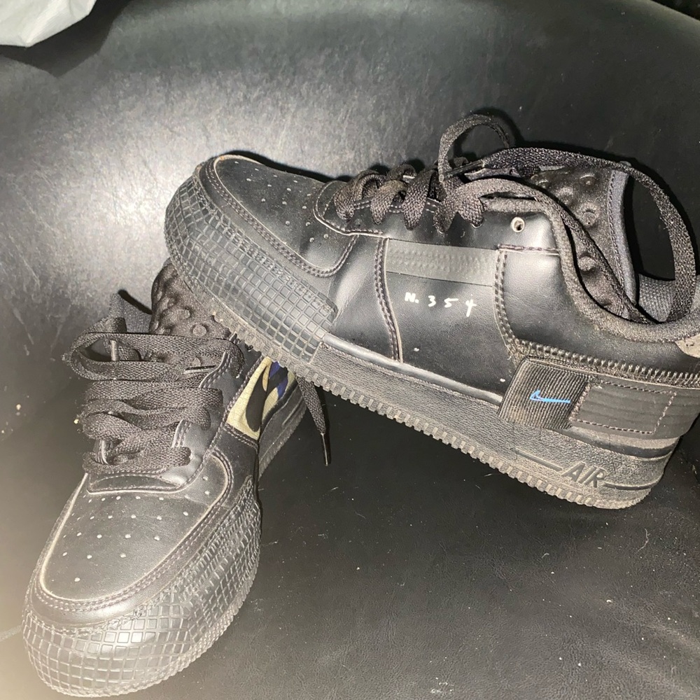 Nike Black Sneakers with Cushioned Sole and Smooth Upper